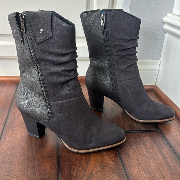 Aris Shoes - Like NEW Gorgeous Tamaris Mid Calf Black Leather Heeled Boots